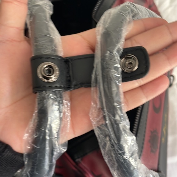 CRIMSON DUFFEL BAG - Picture 8 of 10